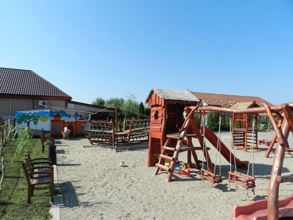 Anette Resort & Spa Covaci ภายนอก รูปภาพ